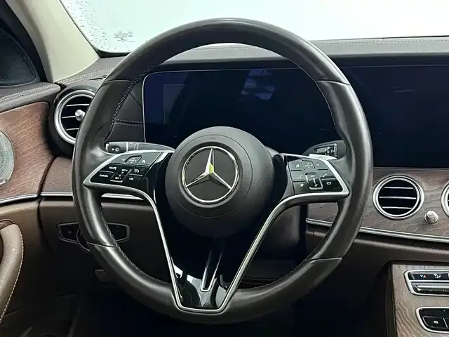 Mercedes-Benz E-Class — Фото автомобиля 14
