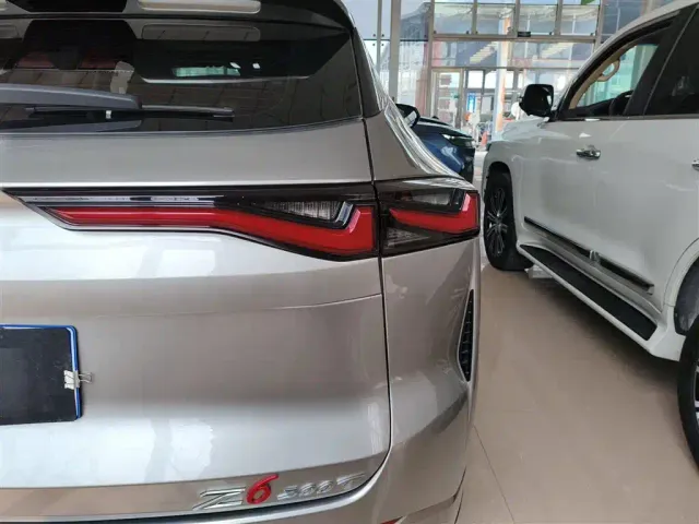 Changan Z6 — Фото автомобиля 7