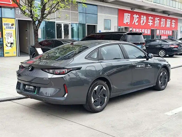 Changan Qiyuan A05 — Фото автомобиля 9