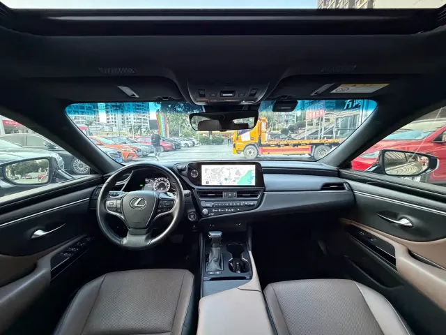 Lexus ES — Фото автомобиля 6