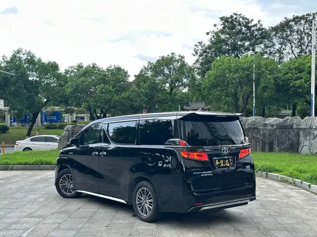 Toyota Vellfire — Фото автомобиля 4