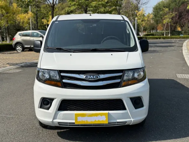 JAC Refine M3 — Фото автомобиля 2