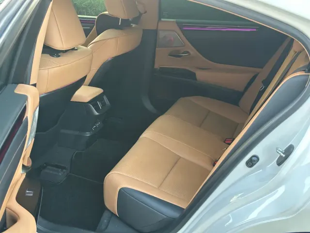 Lexus ES — Фото автомобиля 7