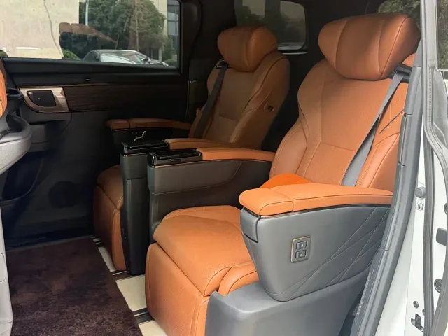 Toyota Vellfire — Фото автомобиля 8