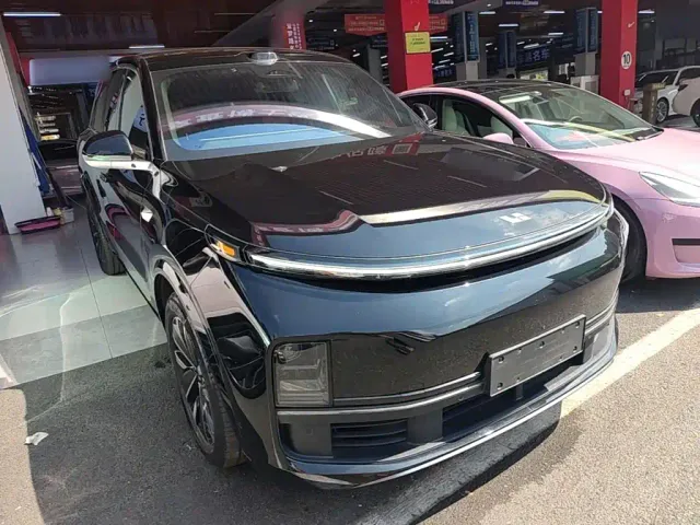 Li Auto L8 — Фото автомобиля 3