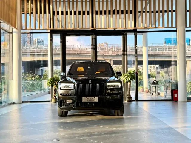 Rolls-Royce Cullinan — Фото автомобиля 2