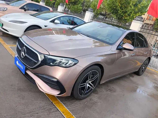 Фотография автомобиля — Mercedes-Benz E-Class