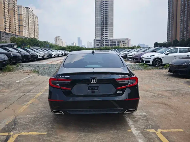 Honda Accord — Фото автомобиля 9