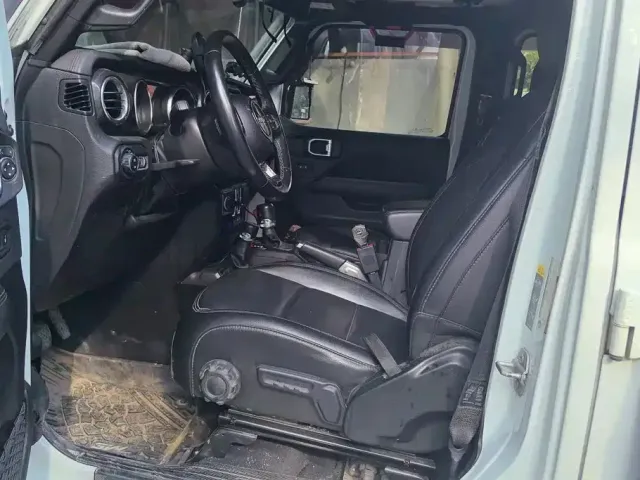 Jeep Wrangler — Фото автомобиля 9