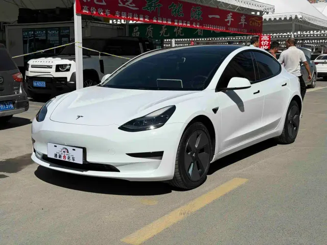 Фотография автомобиля — Tesla Model 3