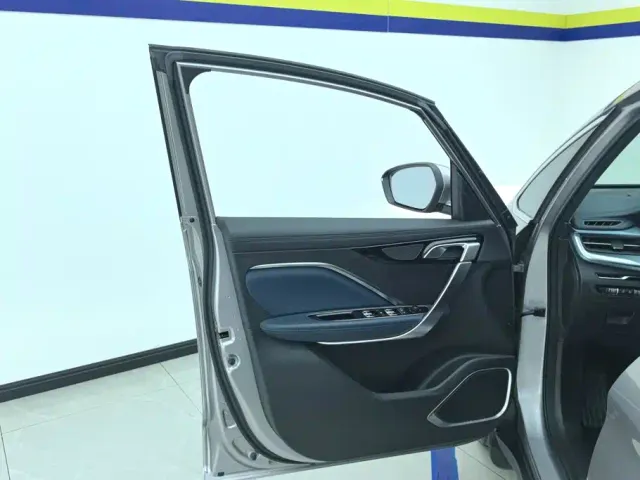 Geely Jiaji — Фото автомобиля 7