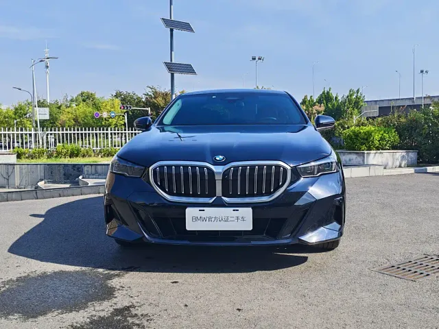 BMW 5 Series — Фото автомобиля 2
