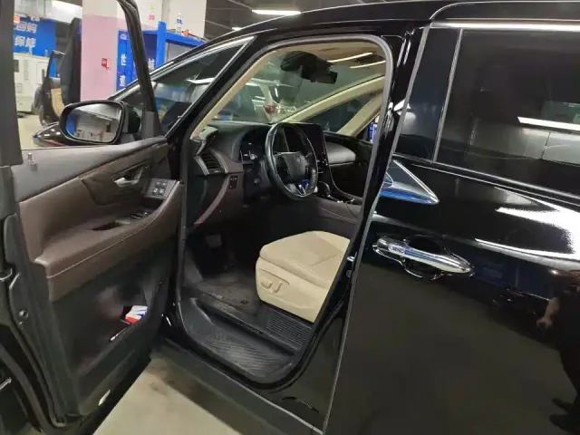 Toyota Vellfire — Фото автомобиля 4