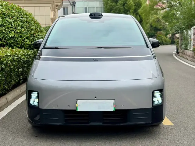 Li Auto MEGA — Фото автомобиля 2