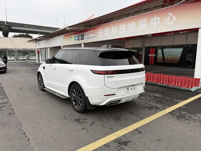 Land Rover Range Rover Sport — Фото автомобиля 11