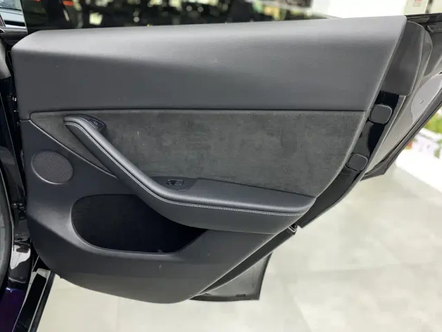 Tesla Model Y — Фото автомобиля 27