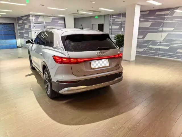 Audi Q5 e-tron — Фото автомобиля 4