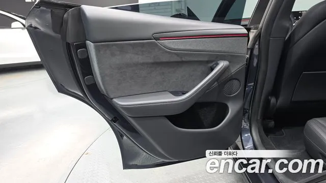 Tesla Model Y — Фото автомобиля 14