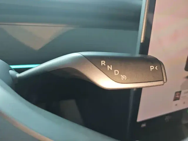 Tesla Model Y — Фото автомобиля 13