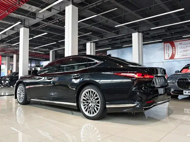 Lexus LS — Фото автомобиля 6