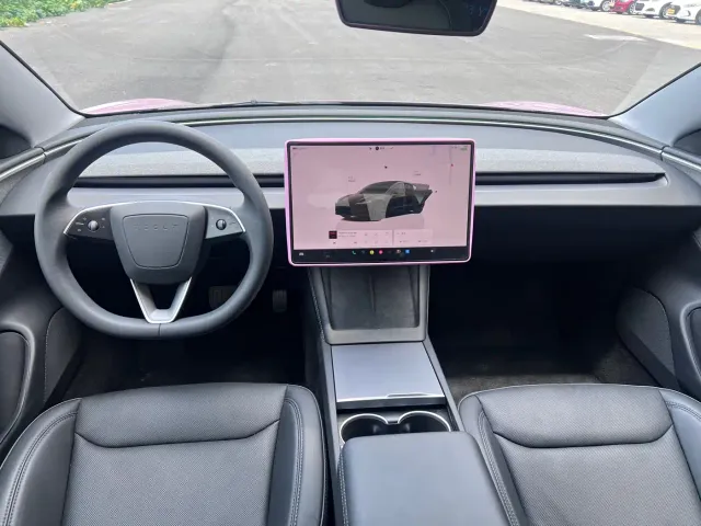 Tesla Model 3 — Фото автомобиля 9