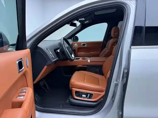 Li Auto L8 — Фото автомобиля 13