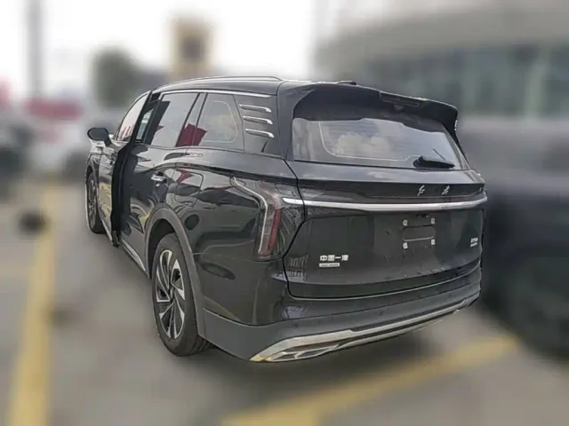 Hongqi HS7 PHEV — Фото автомобиля 5
