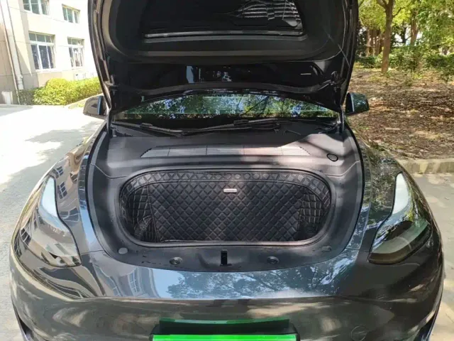 Tesla Model Y — Фото автомобиля 19