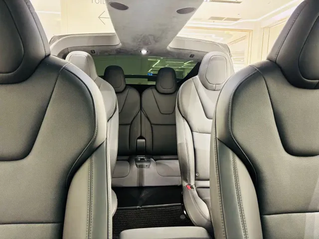 Tesla Model X — Фото автомобиля 21