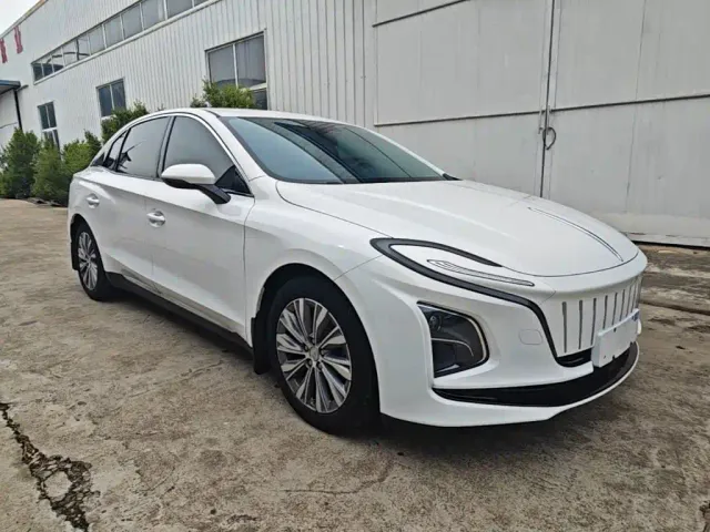 Hongqi E-QM5 — Фото автомобиля 3