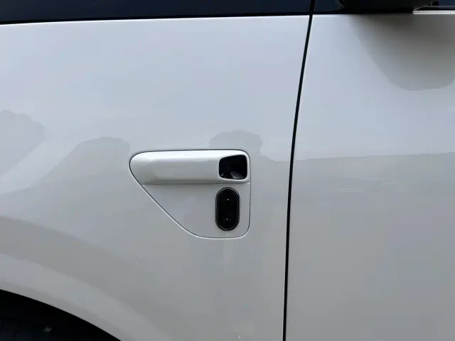 Li Auto MEGA — Фото автомобиля 9