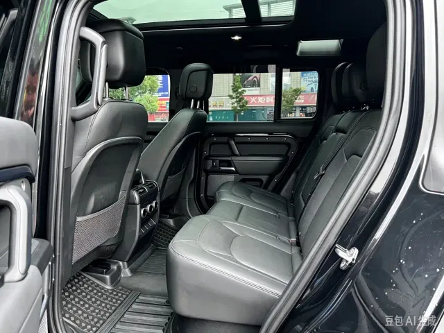 Land Rover Defender — Фото автомобиля 6