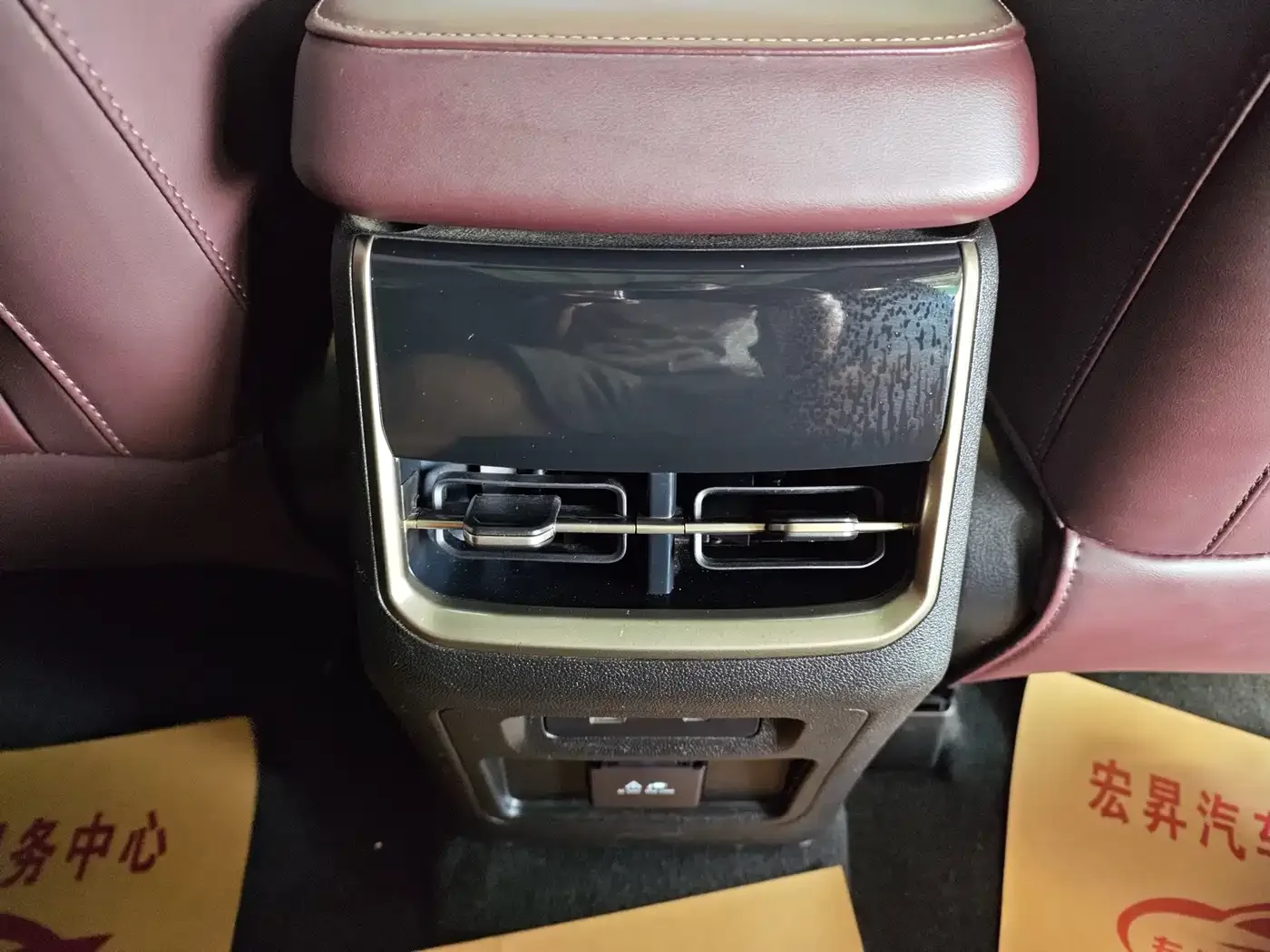 Jetour Jetour X90 PRO 2024 2.0T DCT Luxury 5-Seater — Фото автомобиля 16