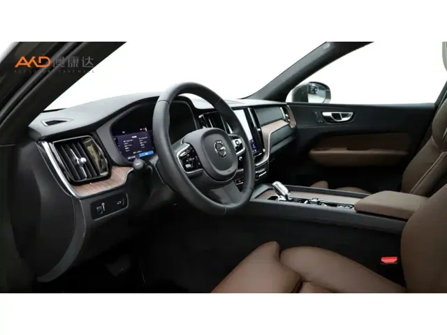 Volvo XC60 — Фото автомобиля 6
