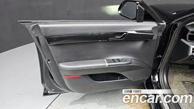 Hyundai Grandeur Grandeur (GN7) 2.5 Бензин 2WD — Фото автомобиля 23