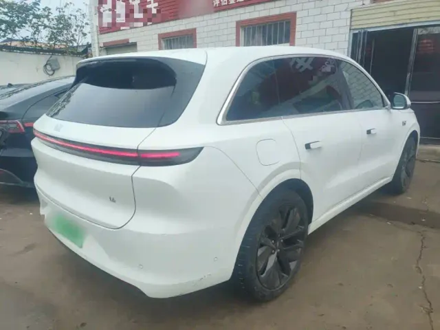Li Auto L6 — Фото автомобиля 6