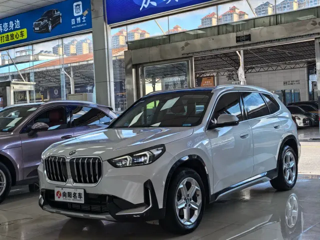 Фотография автомобиля — BMW X1
