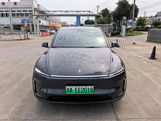 Фотография автомобиля — Tesla Model Y