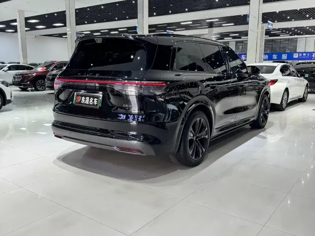 Aito M8 — Фото автомобиля 9