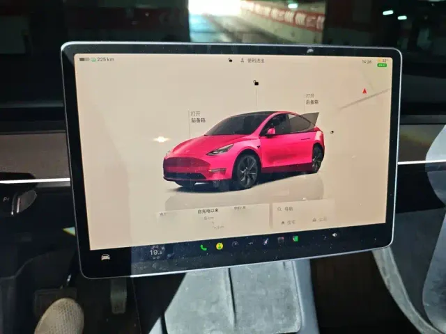Tesla Model Y — Фото автомобиля 3