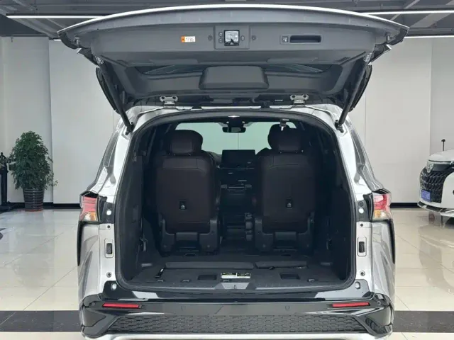Toyota Granvia — Фото автомобиля 2