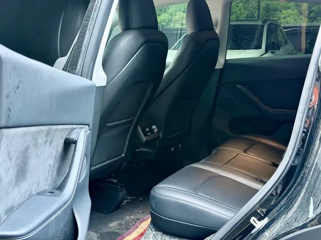 Tesla Model Y — Фото автомобиля 8