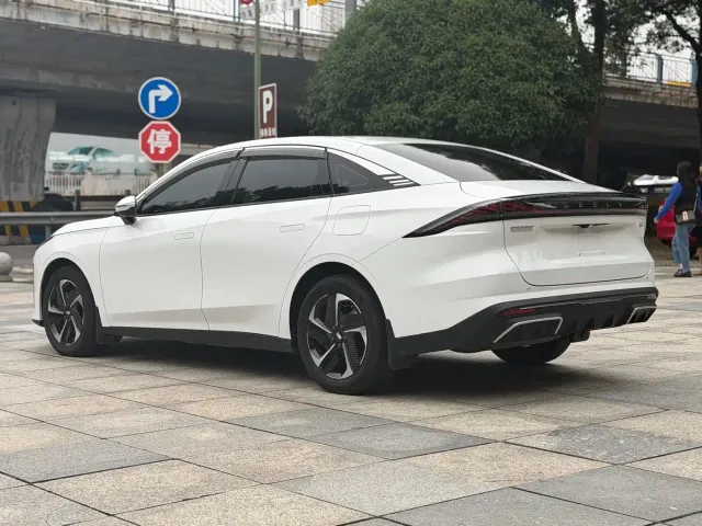Geely Galaxy L6 — Фото автомобиля 9