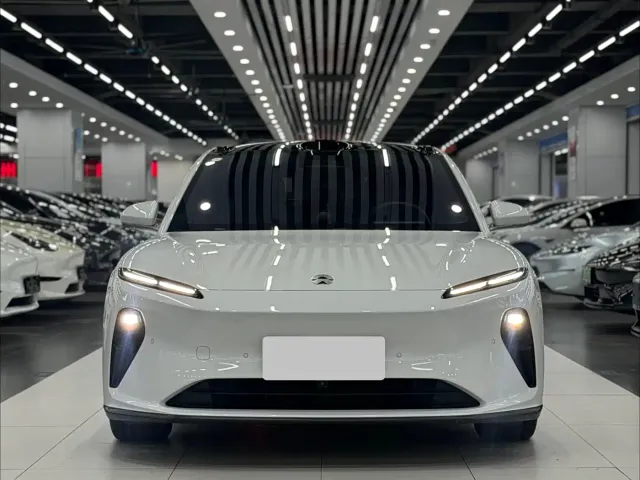 Nio ET5 — Фото автомобиля 2
