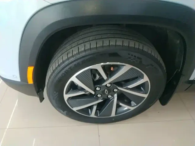 Chevrolet Equinox Plus — Фото автомобиля 22