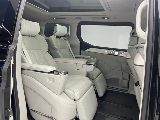 Volvo EM90 — Фото автомобиля 9