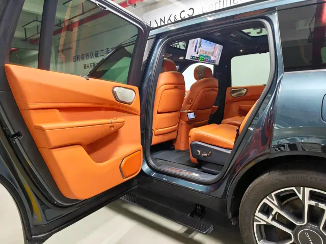 Lynk & Co 900 — Фото автомобиля 3