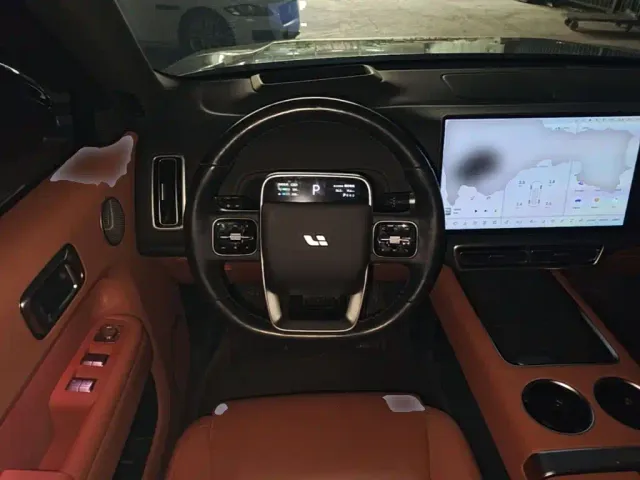 Li Auto L9 — Фото автомобиля 10