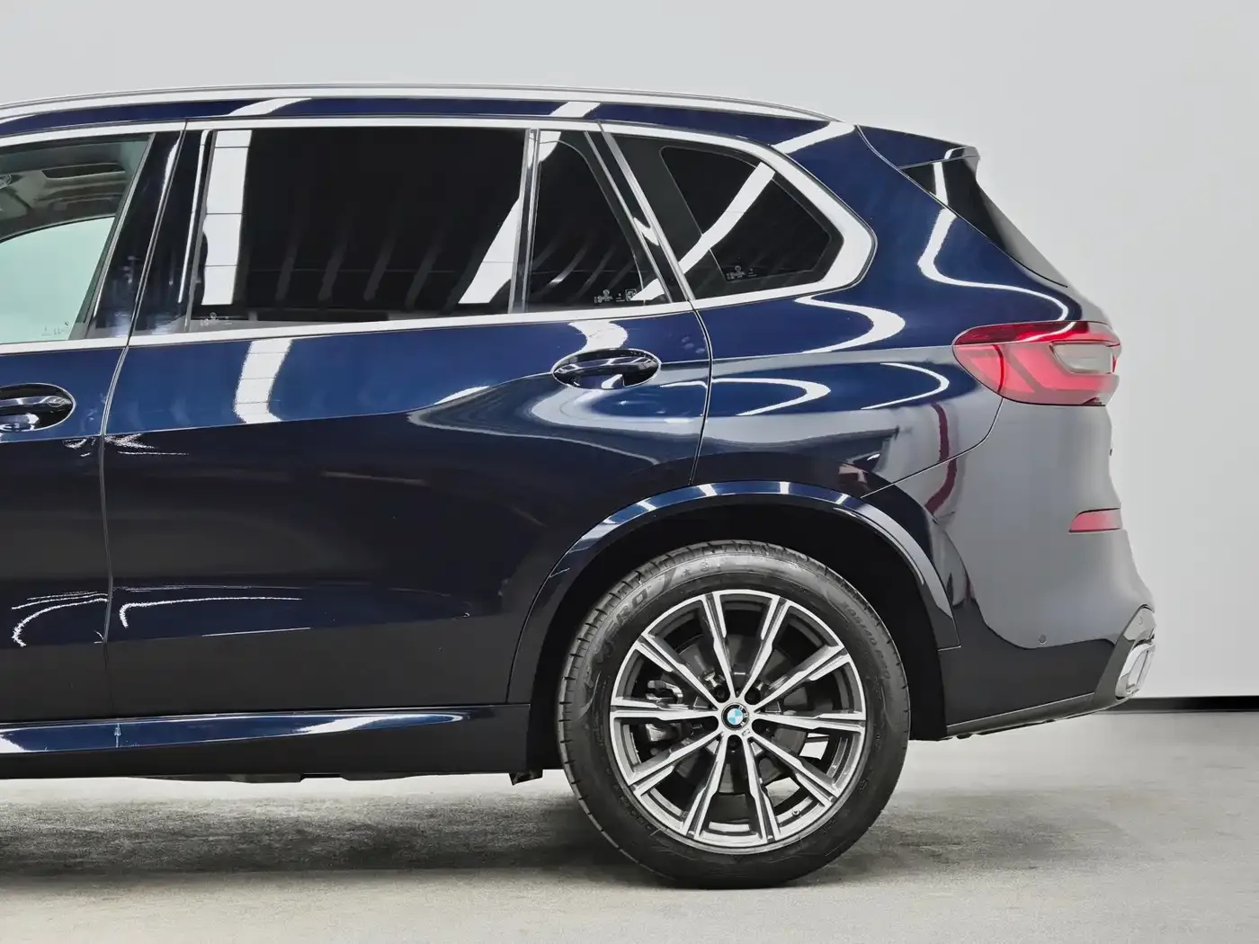 BMW BMW X5 2022 Facelift xDrive 30Li M Sport Package — Фото автомобиля 23