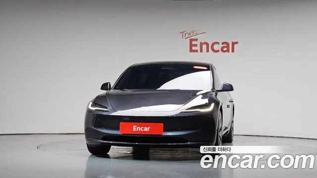 Tesla Model 3 — Фото автомобиля 2
